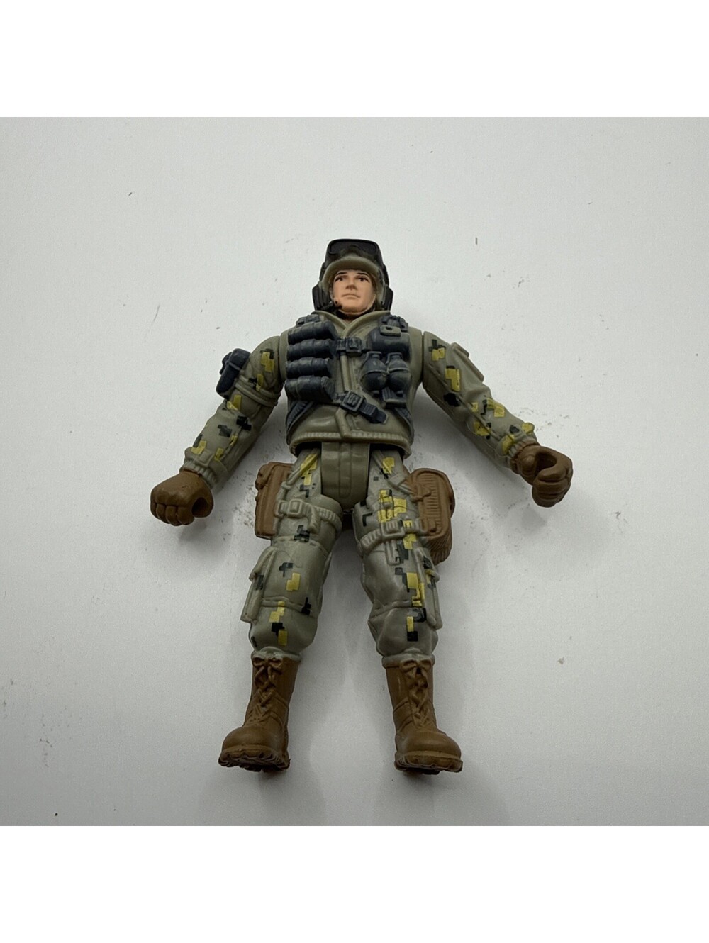 Army Soldier Action Figure , 4 INCHES L. HK Design 0010496 2M002.....p3